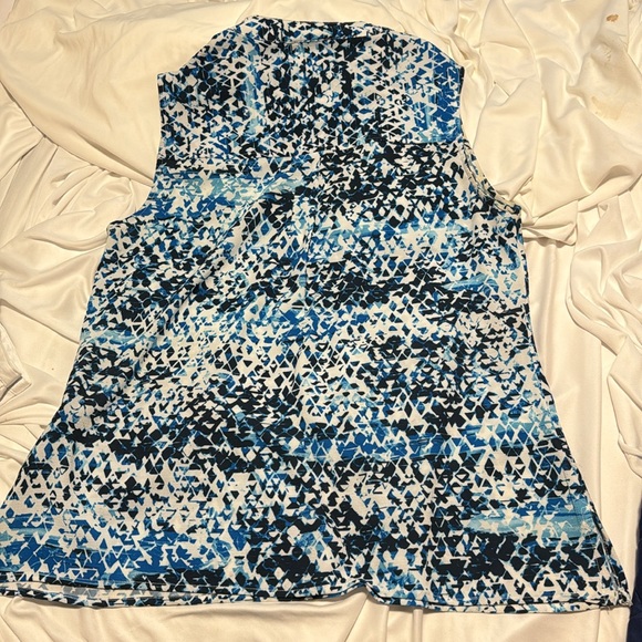 Super cute top that is very versatile. - Picture 4 of 4